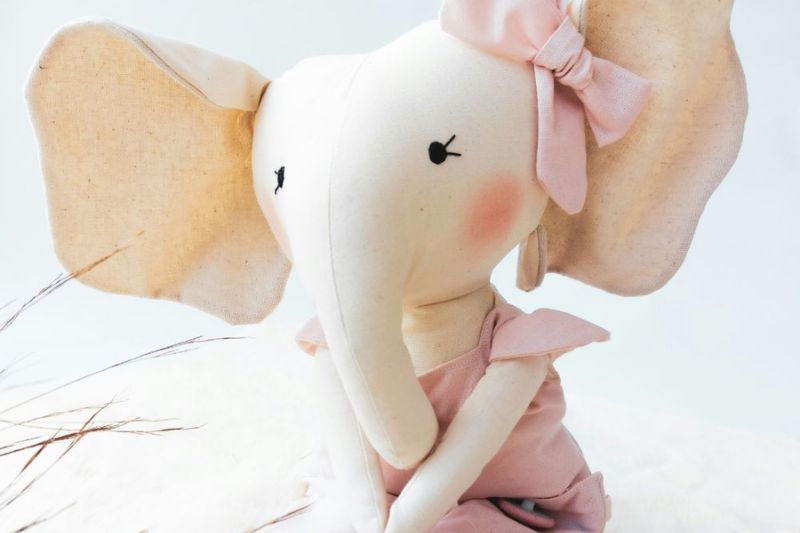 Boneca de pano elefantinha com molde simples e criativo para artesanato